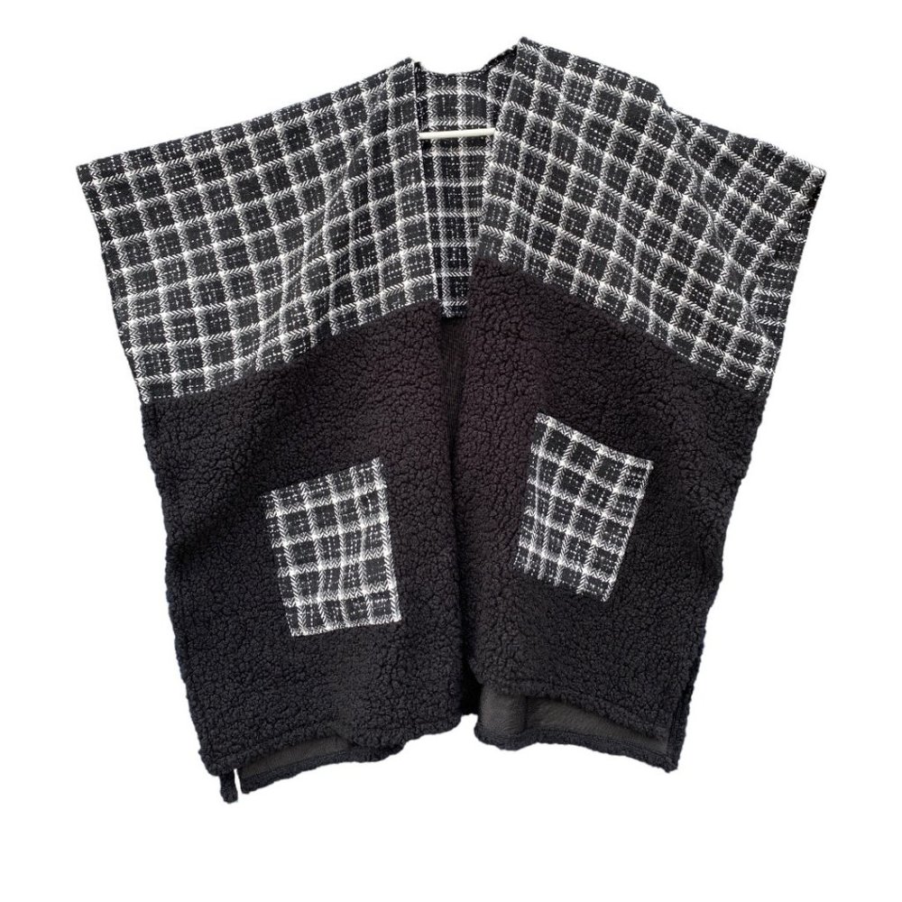Fadivo Textured Poncho NWT